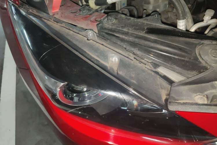 Used Mazda 3 Axela 2017 Sedan 1.5L Manual Comfort Model Emission Standard China V Right Front Headlight