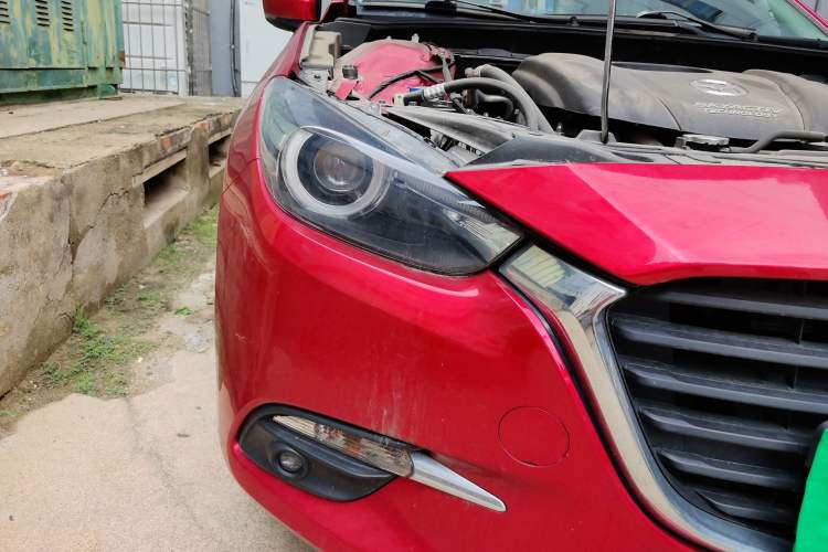 Used Mazda 3 Axela 2017 Sedan 1.5L Automatic Luxury Model China VI Standard Right Front Headlight