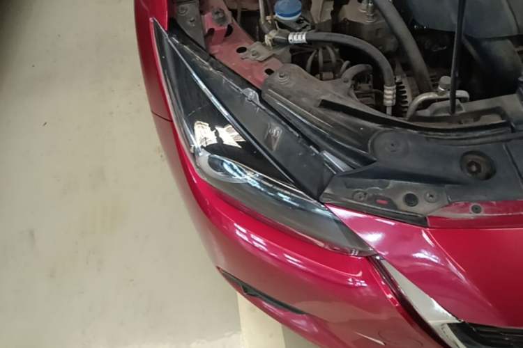Used Mazda 3 Axela 2017 Hatchback 2.0L Automatic Luxury Model Emission Standard China V Right Front Headlight