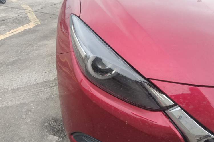 Used Mazda 3 Axela 2017 Sedan 1.5L Automatic Luxury Model Emission Standard China V Right Front Headlight