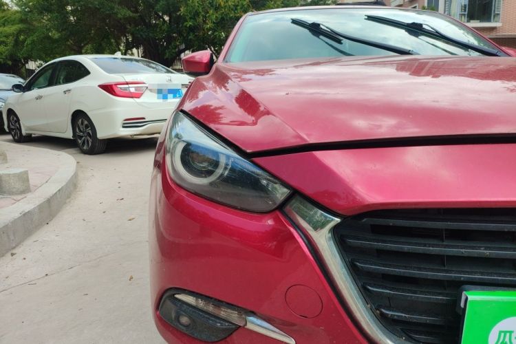 Used Mazda 3 Axela 2017 Hatchback 2.0L Automatic Sport Model China V Emission Standard Right Front Headlight