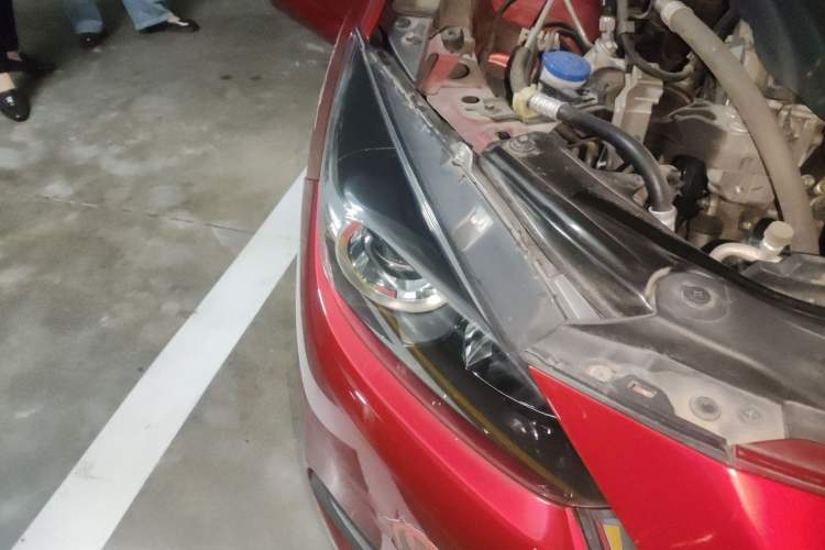 Used Mazda 3 Axela 2017 Sedan 1.5L Automatic Comfort Model Emission Standard China V Right Front Headlight