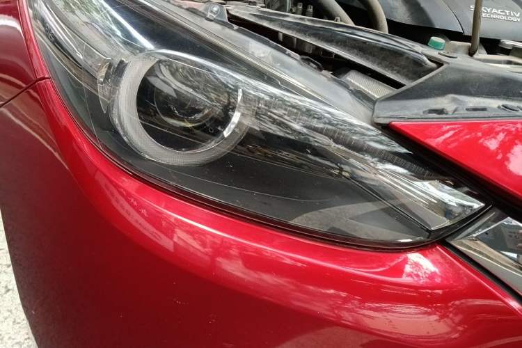 Used Mazda 3 Axela 2017 Hatchback 2.0L Automatic Sport Model China V Emission Standard Right Front Headlight