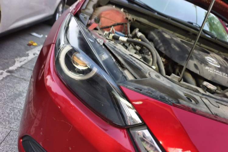 Used Mazda 3 Axela 2017 Hatchback 1.5L Automatic Luxury Model Emission Standard China V Right Front Headlight