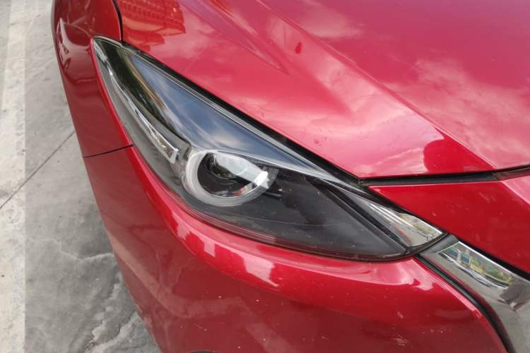 Used Mazda 3 Axela 2017 Hatchback 1.5L Automatic Luxury Model Emission Standard China V Right Front Headlight