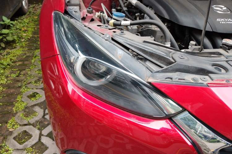 Used Mazda 3 Axela 2017 Sedan 1.5L Automatic Luxury Model Emission Standard China V Right Front Headlight