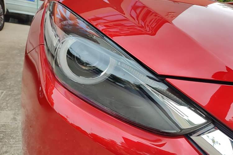 Used Mazda 3 Axela 2017 Sedan 1.5L Automatic Luxury Model China VI Standard Right Front Headlight