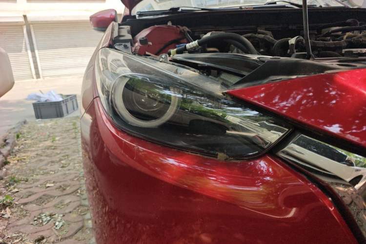 Used Mazda 3 Axela 2017 Hatchback 1.5L Automatic Luxury Model Emission Standard China V Right Front Headlight