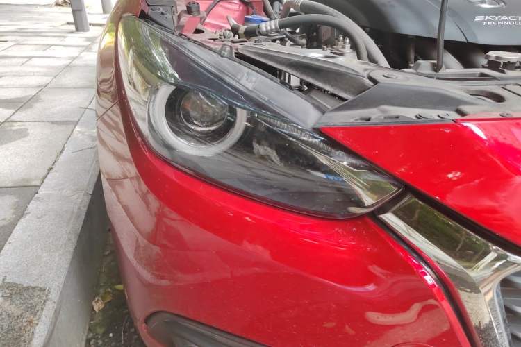 Used Mazda 3 Axela 2017 Sedan 1.5L Automatic Luxury Model China VI Standard Right Front Headlight