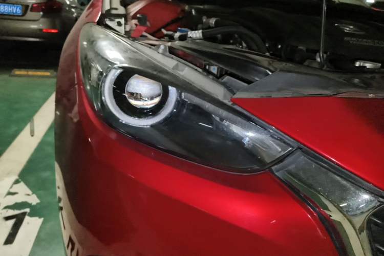 Used Mazda 3 Axela 2017 Sedan 1.5L Automatic Luxury Model Emission Standard China V Right Front Headlight