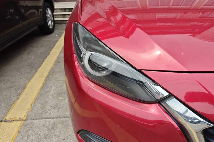 Used Mazda 3 Axela 2017 Sedan 1.5L Automatic Luxury Model Emission Standard China V Right Front Headlight