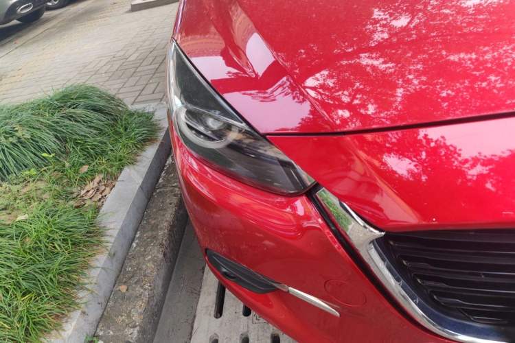 Used Mazda 3 Axela 2017 Hatchback 2.0L Automatic Luxury Model Emission Standard China V Right Front Headlight