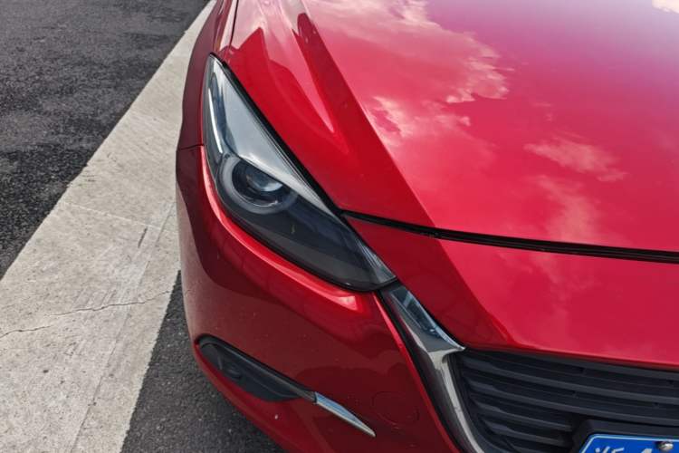 Used Mazda 3 Axela 2017 Sedan 1.5L Automatic Luxury Model Emission Standard China V Right Front Headlight