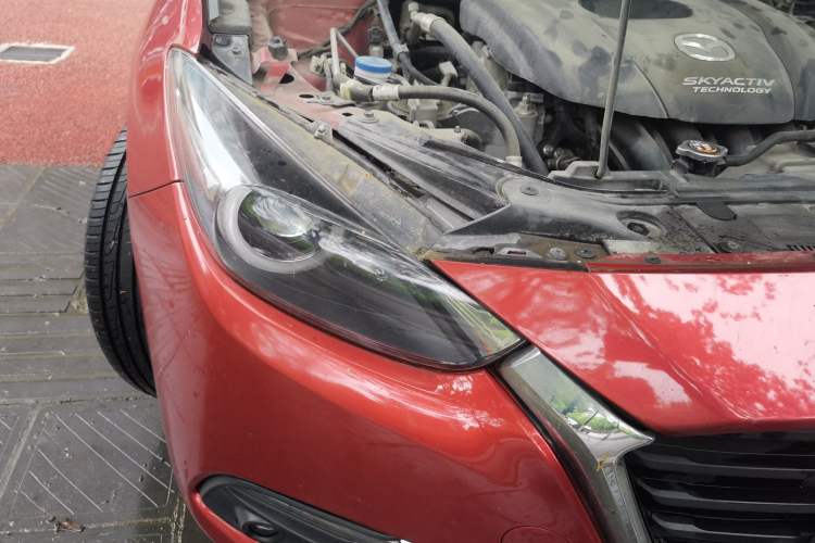 Used Mazda 3 Axela 2017 Sedan 1.5L Automatic Luxury Model Emission Standard China V Right Front Headlight