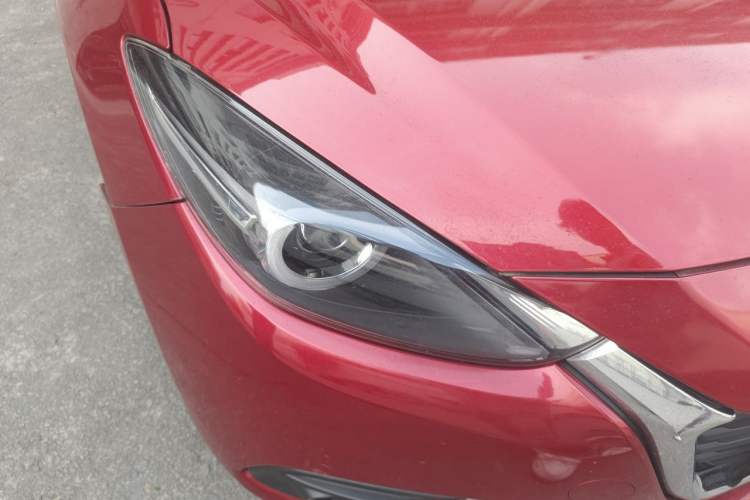 Used Mazda 3 Axela 2017 Hatchback 1.5L Automatic Luxury Model Emission Standard China V Right Front Headlight