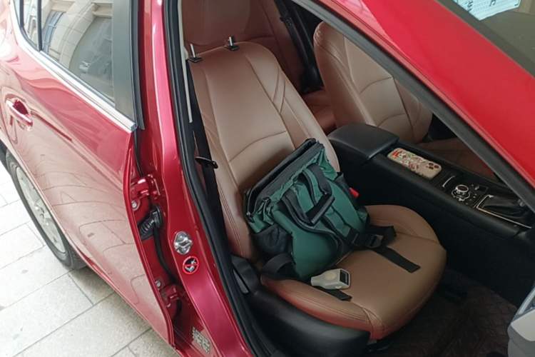 Used Mazda 3 Axela 2017 Sedan 1.5L Automatic Luxury Model Emission Standard China V Right Front Seat