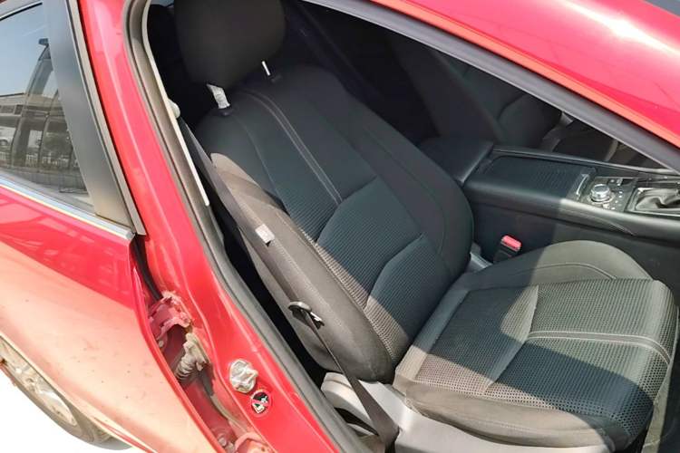 Used Mazda 3 Axela 2017 Sedan 1.5L Automatic Luxury Model Emission Standard China V Right Front Seat