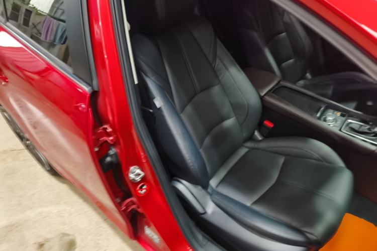 Used Mazda 3 Axela 2017 Hatchback 2.0L Automatic Sport Model China V Emission Standard Right Front Seat