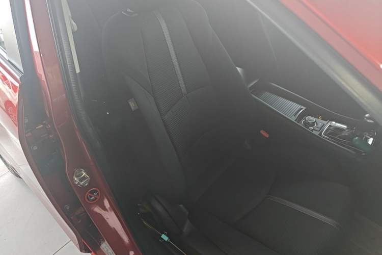 Used Mazda 3 Axela 2017 Sedan 1.5L Automatic Luxury Model Emission Standard China V Right Front Seat