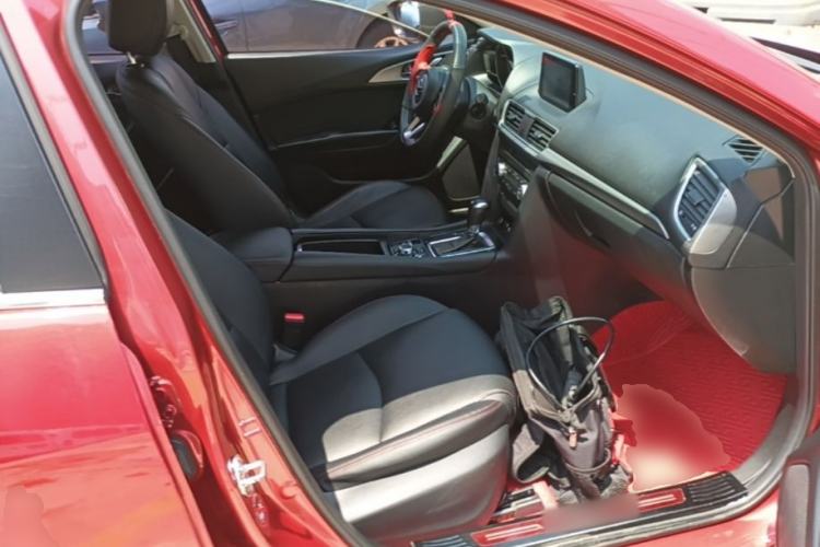 Used Mazda 3 Axela 2017 Sedan 1.5L Automatic Luxury Model Emission Standard China V Right Front Seat