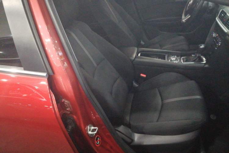 Used Mazda 3 Axela 2017 Sedan 1.5L Automatic Luxury Model Emission Standard China V Right Front Seat