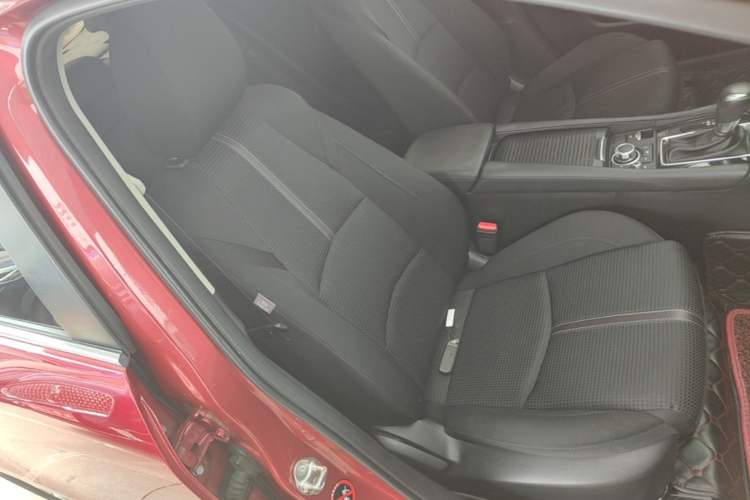 Used Mazda 3 Axela 2017 Sedan 1.5L Automatic Luxury Model Emission Standard China V Right Front Seat