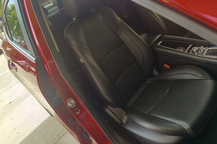 Used Mazda 3 Axela 2017 Sedan 1.5L Automatic Luxury Model Emission Standard China V Right Front Seat