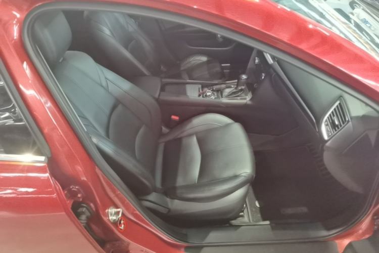 Used Mazda 3 Axela 2017 Hatchback 2.0L Automatic Sport Model China V Emission Standard Right Front Seat