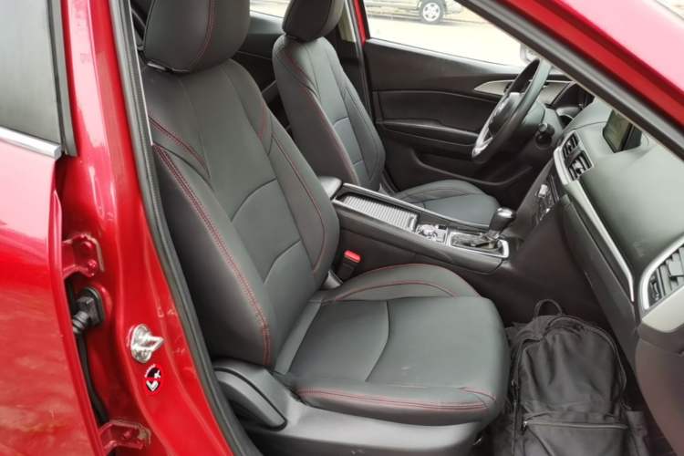 Used Mazda 3 Axela 2017 Sedan 1.5L Automatic Luxury Model Emission Standard China V Right Front Seat