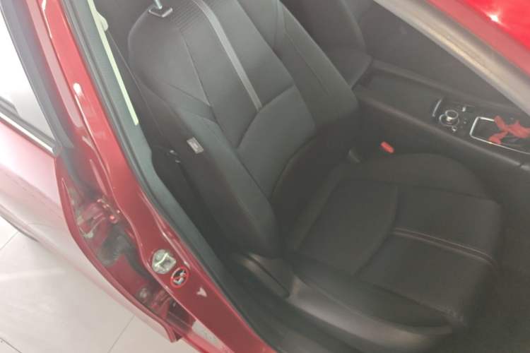 Used Mazda 3 Axela 2017 Sedan 1.5L Automatic Luxury Model Emission Standard China V Right Front Seat