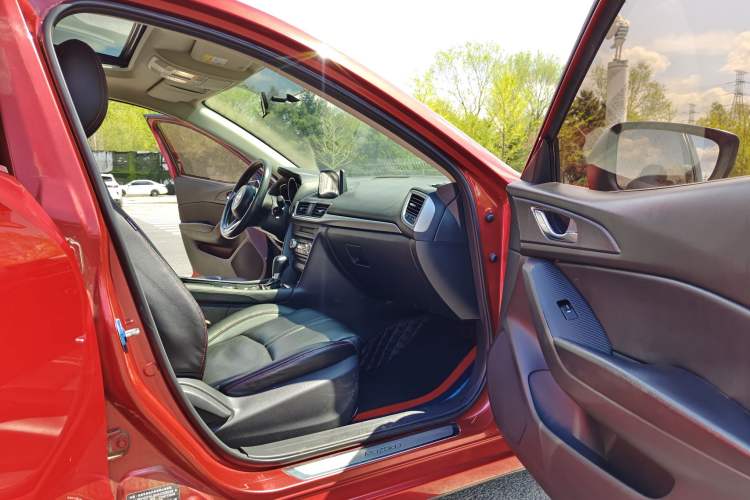 Used Mazda 3 Axela 2017 Sedan 1.5L Automatic Luxury Model Emission Standard China V Right Front Seat