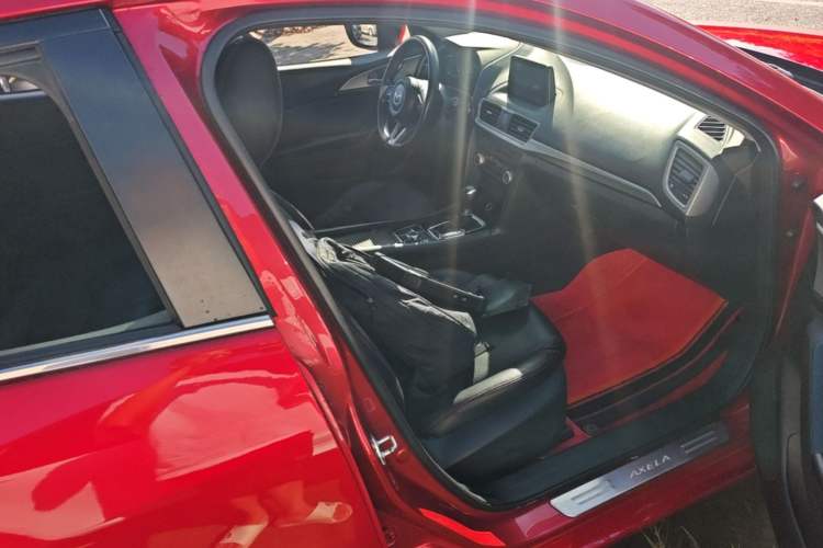 Used Mazda 3 Axela 2017 Sedan 1.5L Automatic Luxury Model Emission Standard China V Right Front Seat