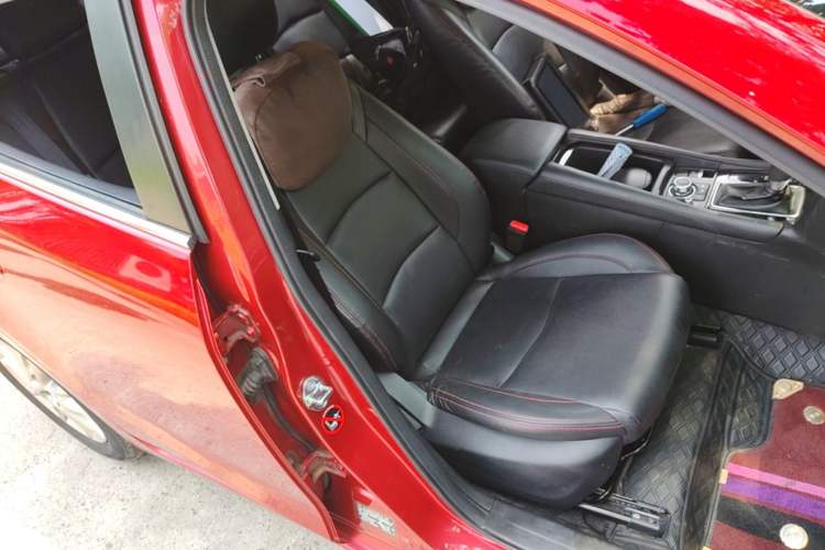 Used Mazda 3 Axela 2017 Hatchback 1.5L Automatic Luxury Model China VI Standard Right Front Seat