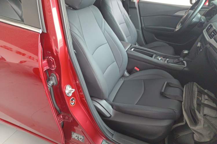 Used Mazda 3 Axela 2017 Sedan 1.5L Automatic Luxury Model Emission Standard China V Right Front Seat