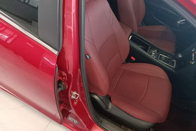 Used Mazda 3 Axela 2017 Sedan 1.5L Automatic Luxury Model Emission Standard China V Right Front Seat