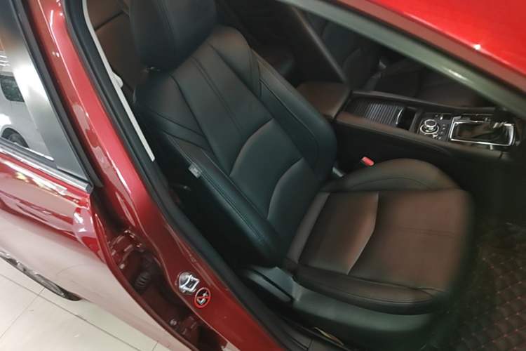 Used Mazda 3 Axela 2017 Hatchback 2.0L Automatic Sport Model China V Emission Standard Right Front Seat