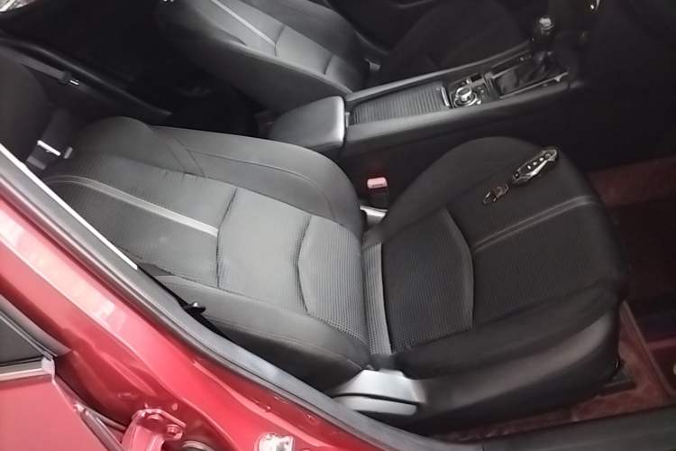 Used Mazda 3 Axela 2017 Sedan 1.5L Automatic Luxury Model Emission Standard China V Right Front Seat
