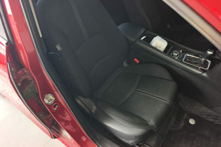 Used Mazda 3 Axela 2017 Sedan 1.5L Automatic Luxury Model Emission Standard China V Right Front Seat