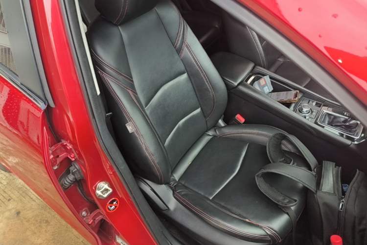Used Mazda 3 Axela 2017 Sedan 1.5L Automatic Luxury Model Emission Standard China V Right Front Seat