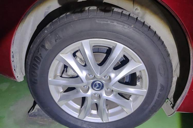 Used Mazda 3 Axela 2017 Hatchback 1.5L Automatic Luxury Model Emission Standard China V Right Front Wheel Hub