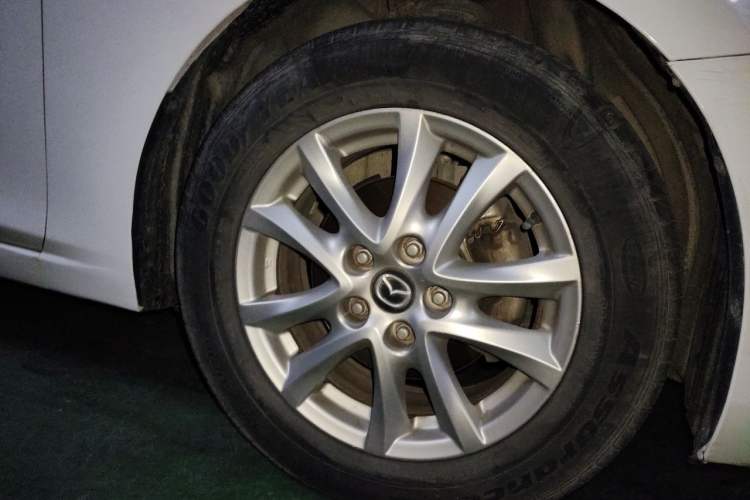 Used Mazda 3 Axela 2017 Sedan 1.5L Automatic Comfort Model Emission Standard China V Right Front Wheel Hub
