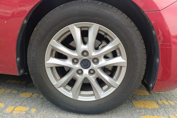 Used Mazda 3 Axela 2017 Sedan 1.5L Automatic Luxury Model Emission Standard China V Right Front Wheel Hub