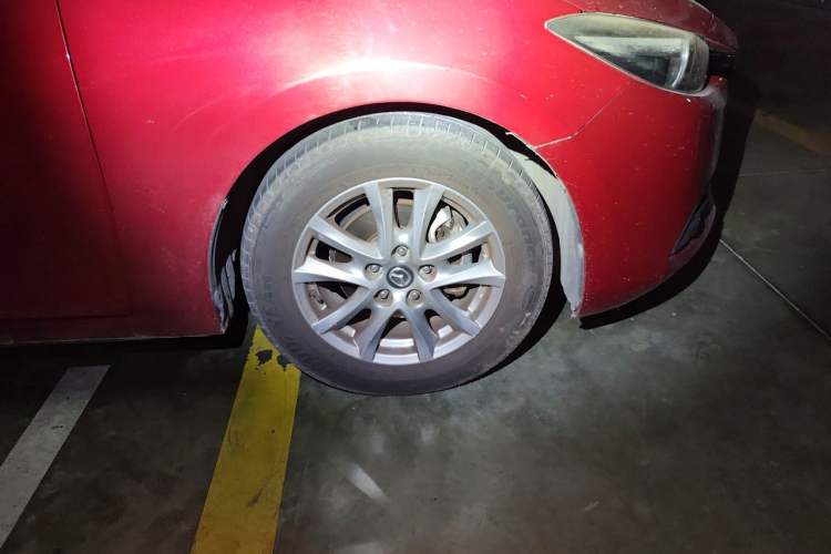 Used Mazda 3 Axela 2017 Sedan 1.5L Automatic Luxury Model Emission Standard China V Right Front Wheel Hub