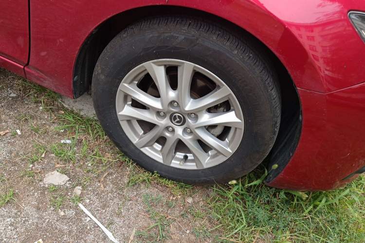 Used Mazda 3 Axela 2017 Sedan 1.5L Automatic Luxury Model Emission Standard China V Right Front Wheel Hub