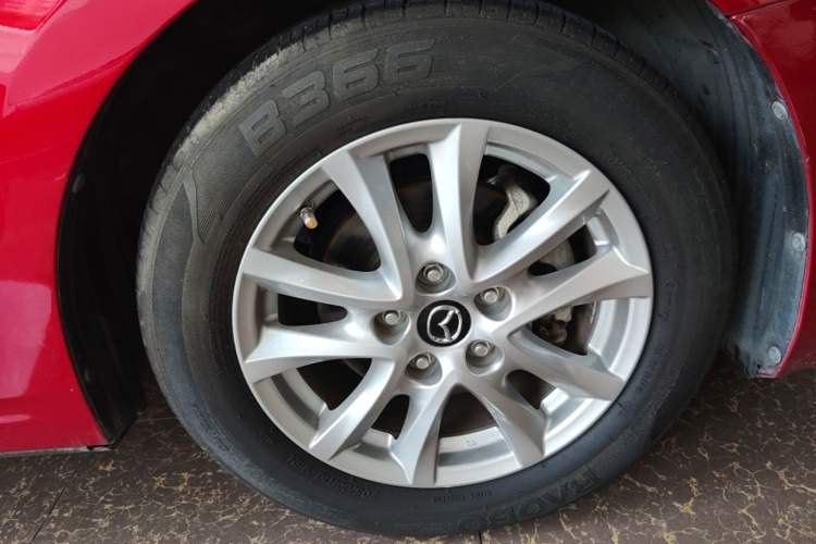 Used Mazda 3 Axela 2017 Sedan 1.5L Automatic Comfort Model Emission Standard China V Right Front Wheel Hub