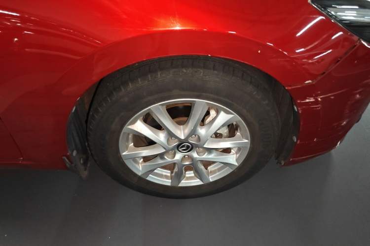 Used Mazda 3 Axela 2017 Sedan 1.5L Automatic Luxury Model Emission Standard China V Right Front Wheel Hub