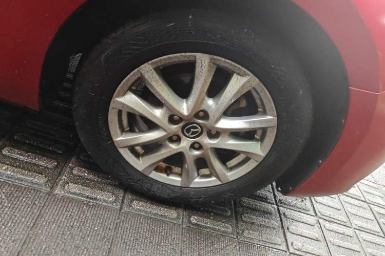 Used Mazda 3 Axela 2017 Sedan 1.5L Automatic Luxury Model Emission Standard China V Right Front Wheel Hub