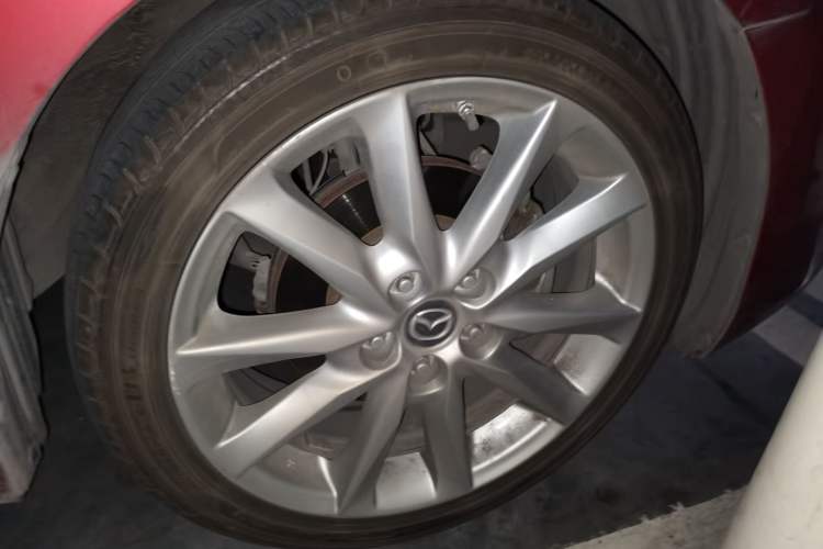 Used Mazda 3 Axela 2017 Sedan 2.0L Automatic Prestige Model China VI Standard Right Front Wheel Hub