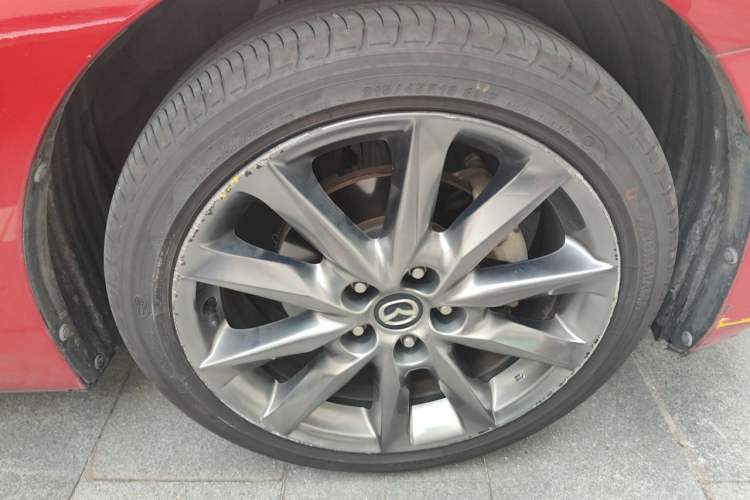 Used Mazda 3 Axela 2017 Hatchback 2.0L Automatic Luxury Model Emission Standard China V Right Front Wheel Hub