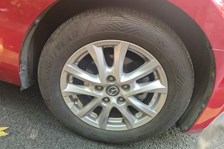 Used Mazda 3 Axela 2017 Sedan 1.5L Automatic Luxury Model Emission Standard China V Right Front Wheel Hub